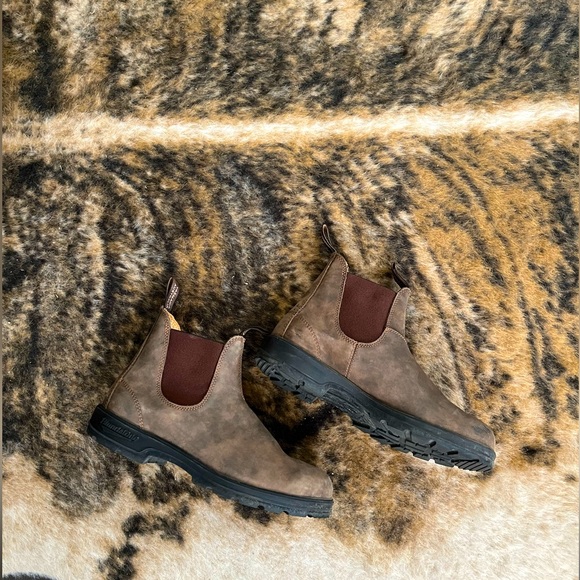 Like New Blundstone Originals - Picture 1 of 3